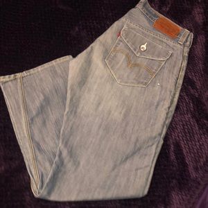Men’s Levi 514 W34 L30 has small blemish by back right pocket